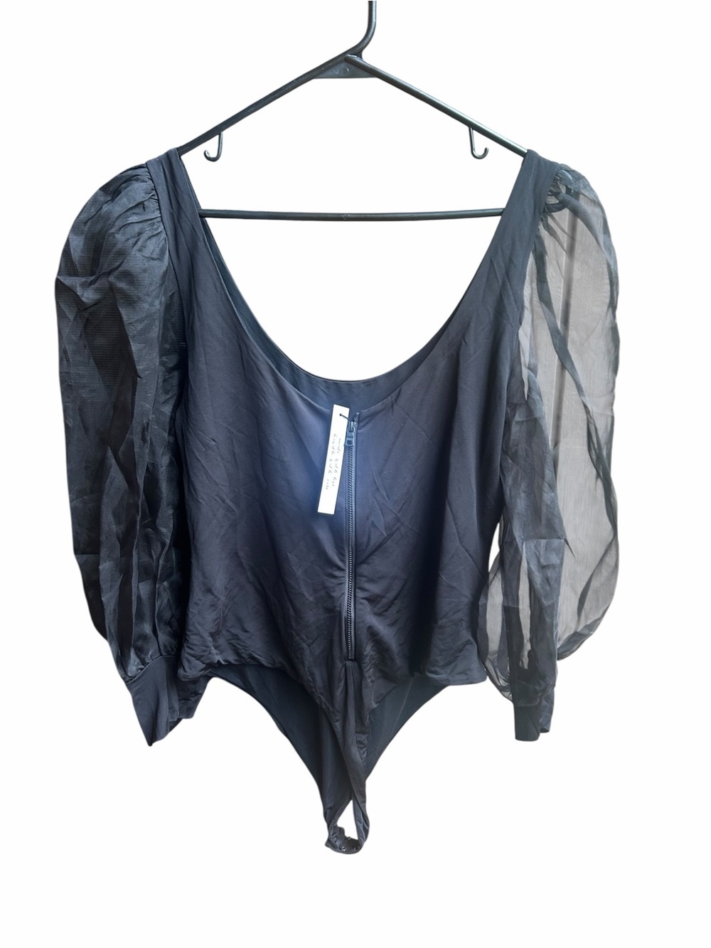 ALICE + OLIVIA Jillianne Scoop Neck Puff Sleeve Thong Bodysuit - Picture 5 of 9